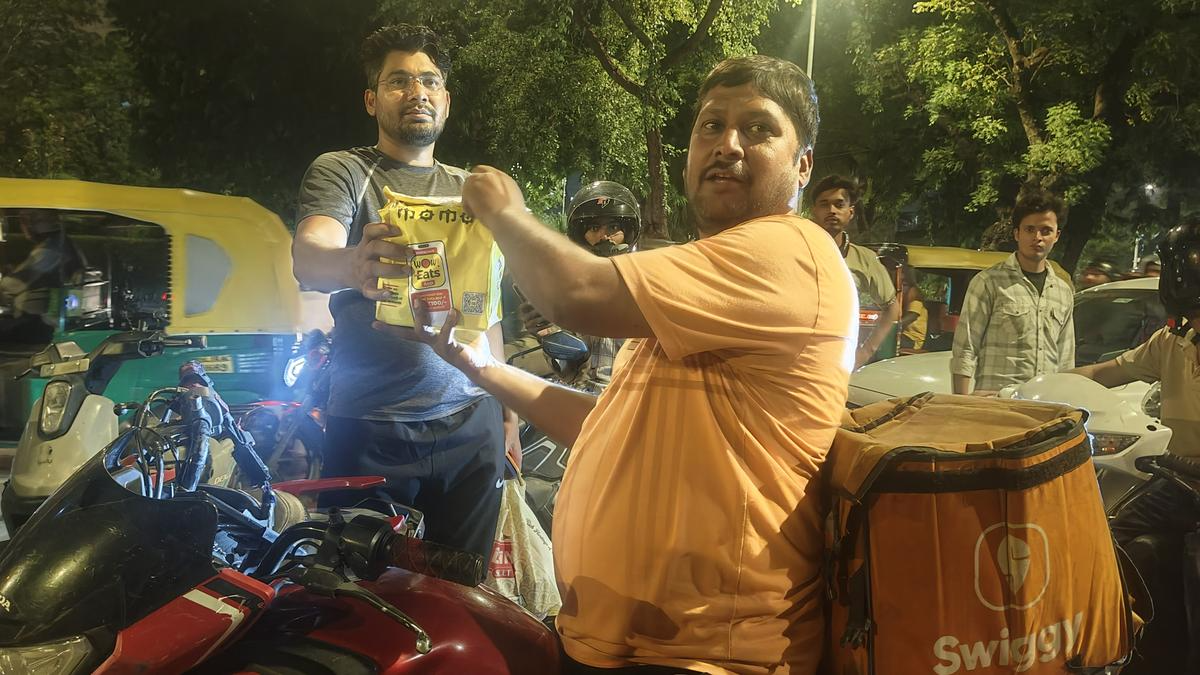Pizzas, Burgers, and Momos From Across the Globe: How India Fed Its Protesters at Jantar Mantar