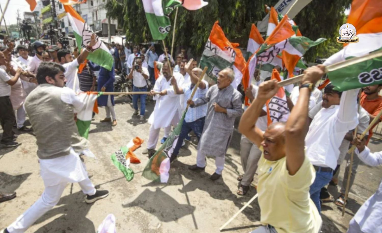 BJP and Congress Workers Clash in Patna Over Insult to PM Modi During Protest March