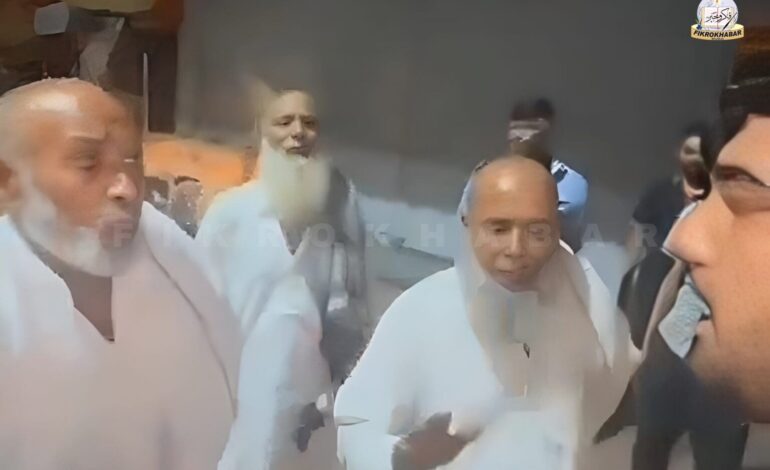 Muslim Umrah Pilgrims Allegedly Harassed, Forced to Bow Inside Temple in Delhi by Hindutva Group