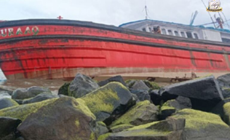 Fishing Boat Capsizes Near Ullal After Engine Failure; ₹1.5 Crore Loss, All Fishermen Safe