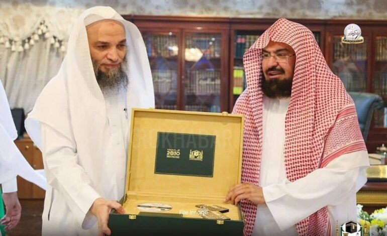 Sheikh Al-Sudais Congratulates Sheikh Faisal Ghazzawi on Recovery