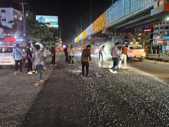 Quick Action by Police and Youth Prevents Major Accident on Mangaluru Highway