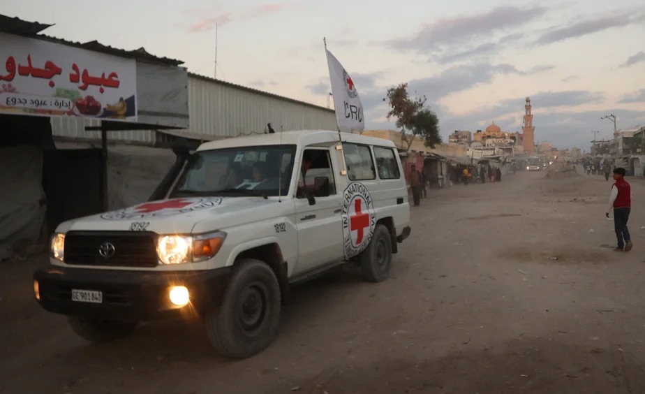 Israeli Hostages Released in Gaza Ceasefire Deal as Prisoner Exchange Begins