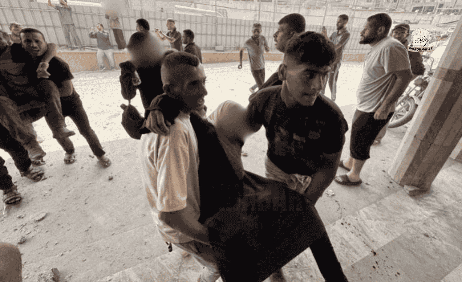 Thousands of Palestinians Crowd Gaza Hospitals Amid Medical Shortage