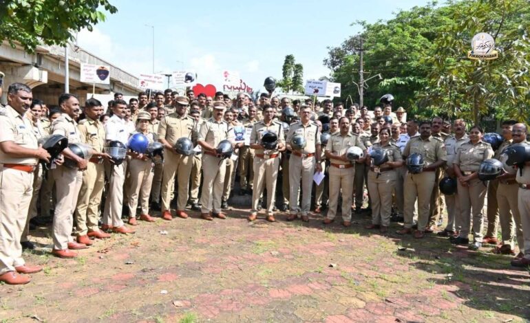 Karwar Police Hold Bike Rally to Promote Helmet Use