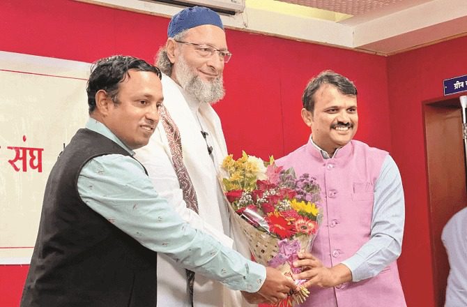 Owaisi Addresses Rally in Kolhapur Despite Hindutva Opposition, Calls for Muslim Unity