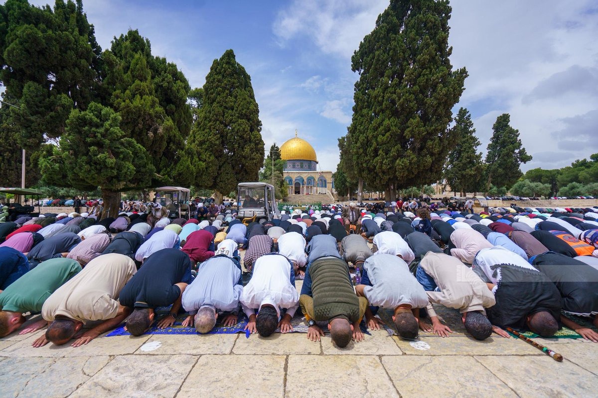 Thousands Pray at Al Aqsa Mosque Amid Tight Israeli Security