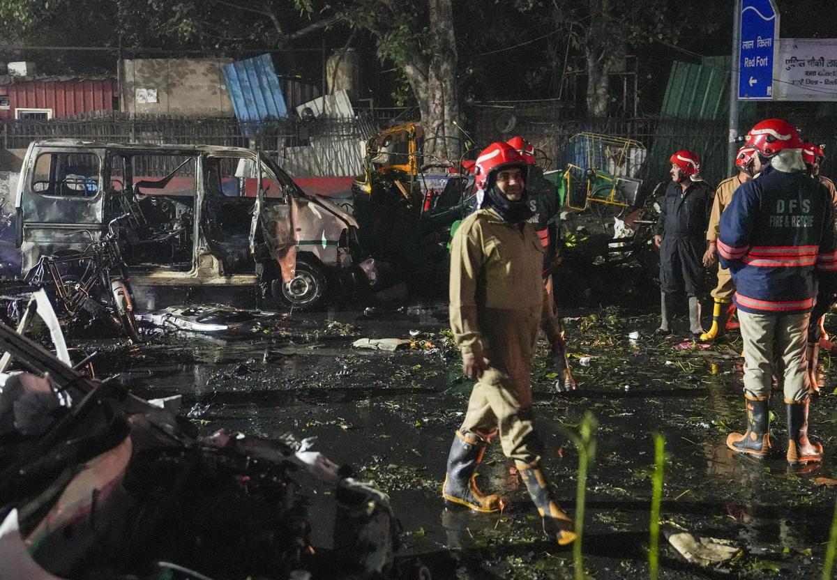 Eight Dead in Powerful Blast Near Delhi’s Red Fort