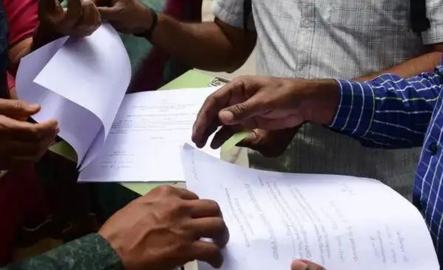 Karnataka CEO Orders Legal Action Against Knowingly False Form 7 Filings After Shivakumar’s Protest