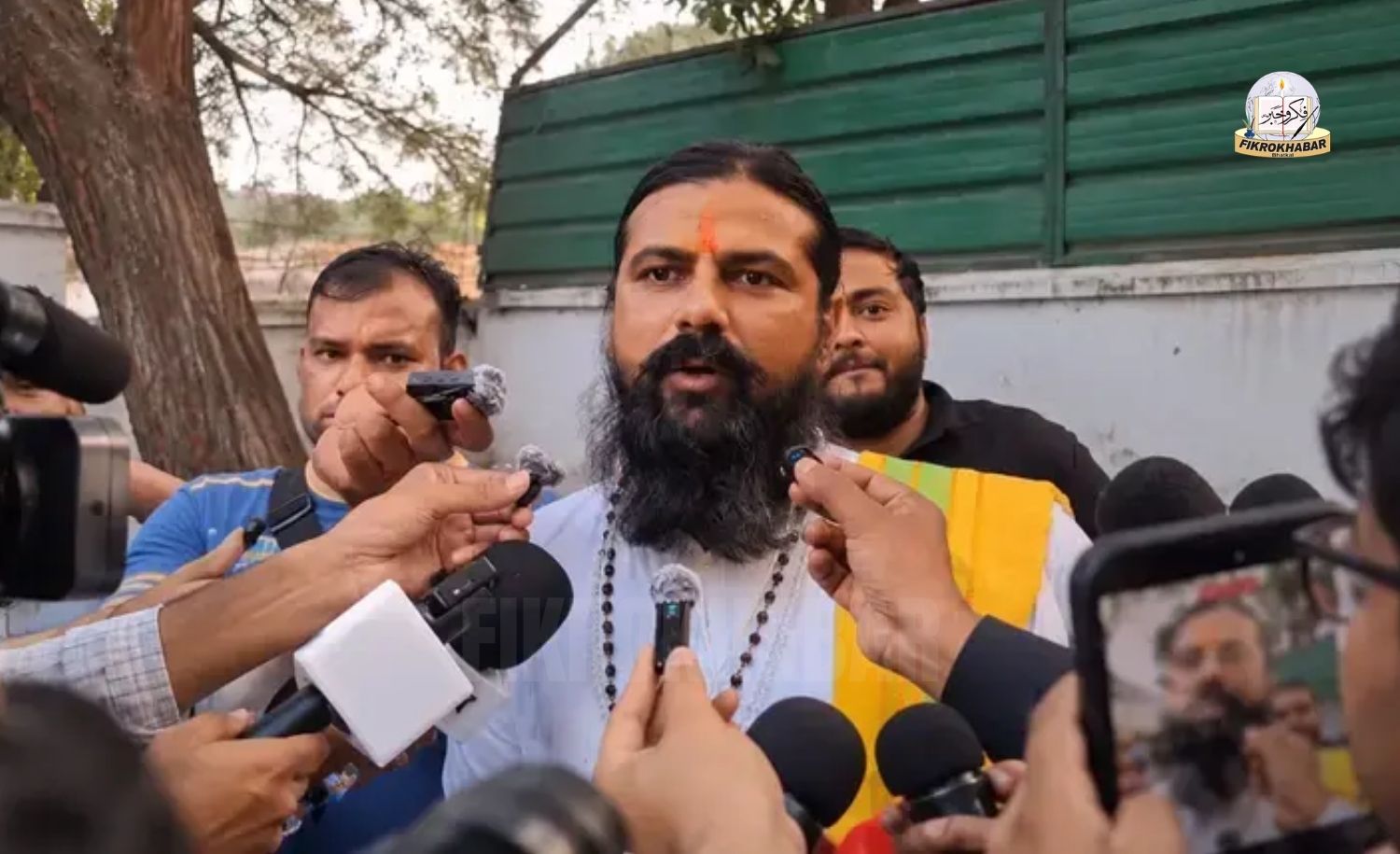 “No Place of Worship Should Be Demolished”: Hindu Priest Backs Protection of Century Old Race Course Mosque in Delhi