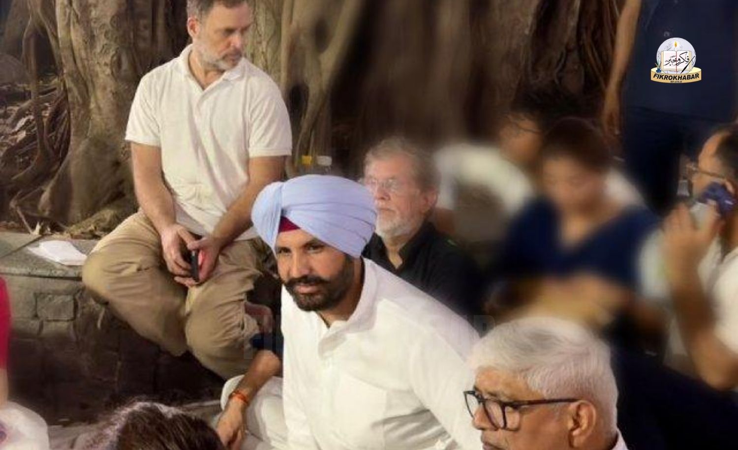 Rahul Gandhi, Opposition MPs Stage Sit In at Akashvani Bhawan After Police Stop March to ECI