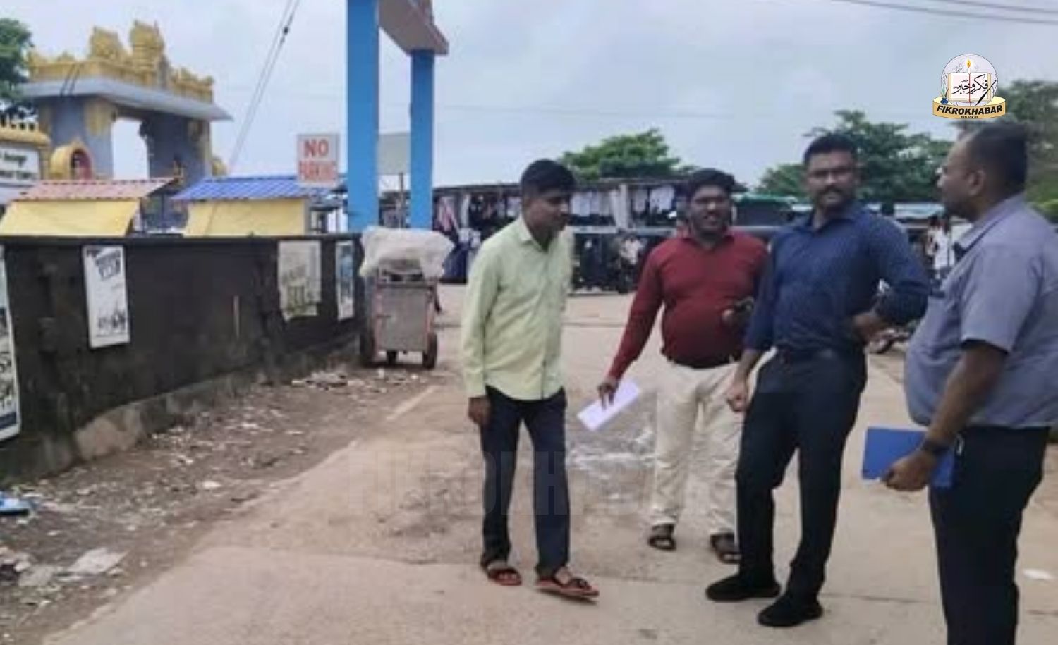 Uttara Kannada ZP CEO Dr Dilish Shashi Reviews Facilities at Murudeshwar Beach