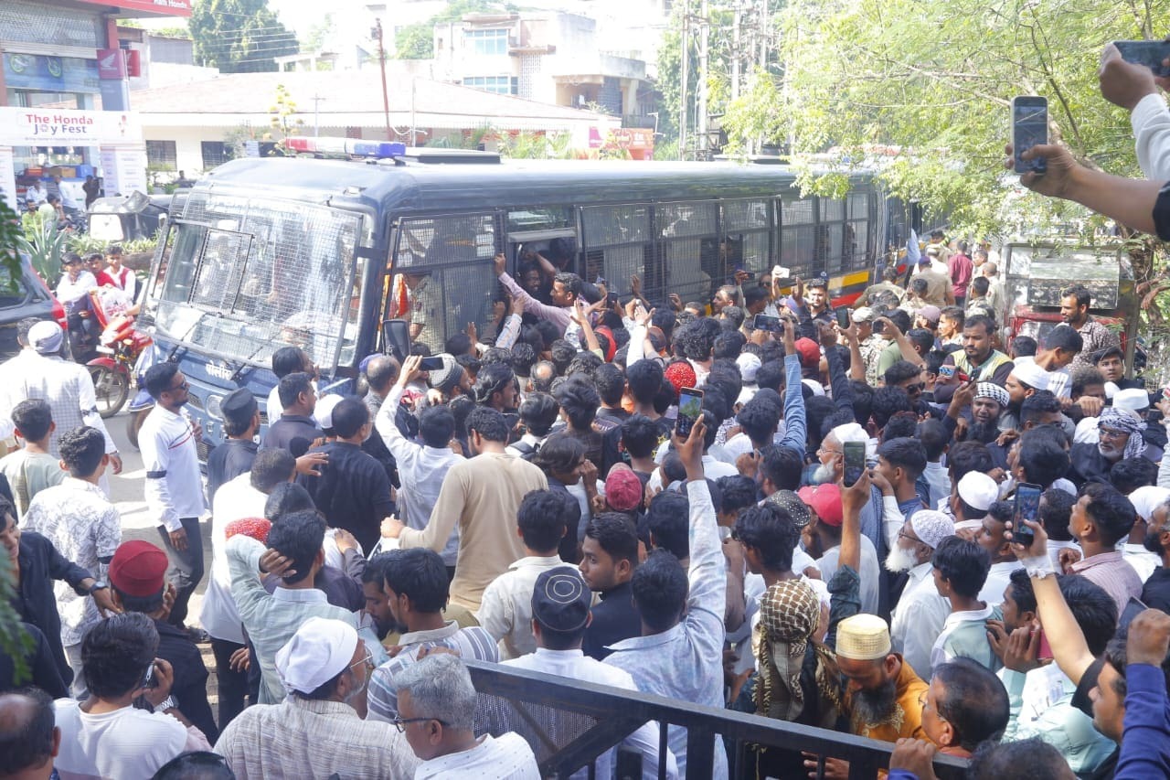 Thousands Stage ‘Jail Bharo’ Protest in Jalgaon Against Waqf Amendment Act